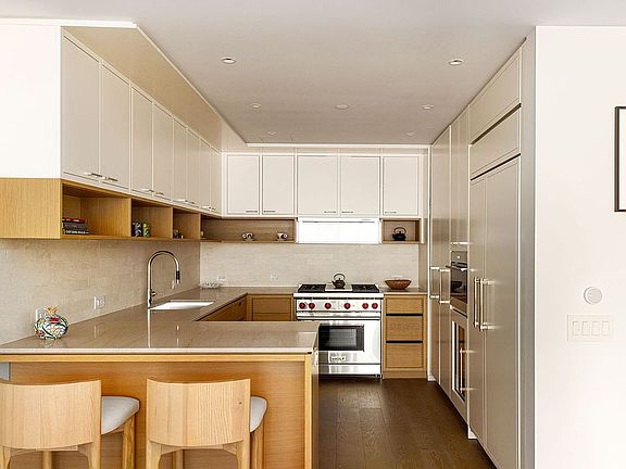 3rd image of 250 W 96th St Unit 14B