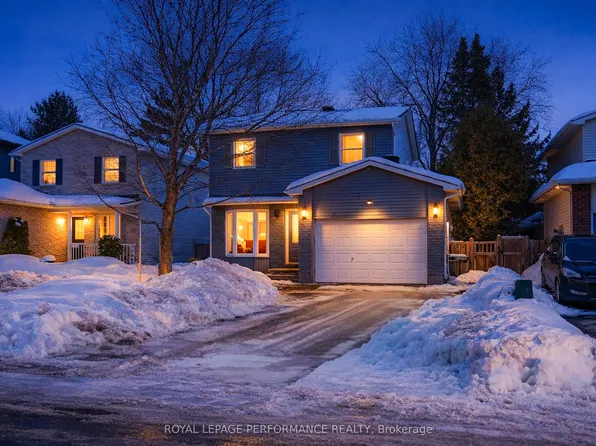 1557 Verchere St, Ottawa, ON K1C 7C7