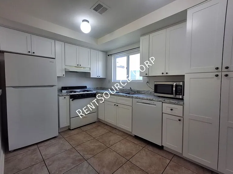 25000 Walnut St #12 — Photo 7