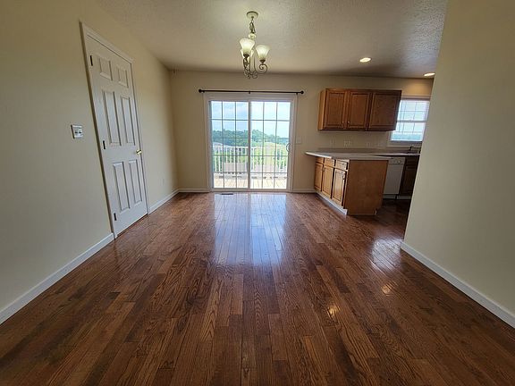 5th image of 134 Donna Ave