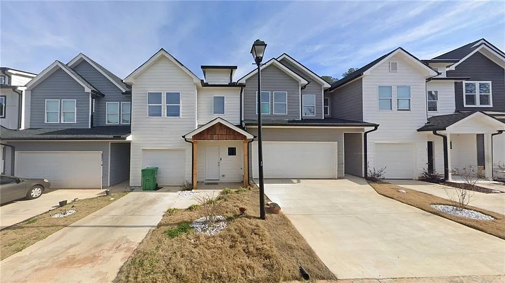 3 bed, 2.5 bath, 1426 sqft, $1,990 — Photo 1