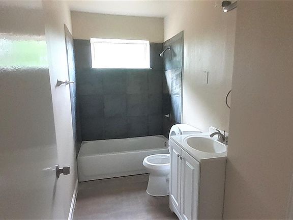 5th image of 466 Edna Ave