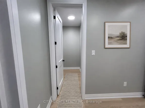 10 Robins Ave #3, Hamilton, ON L8H 4M7