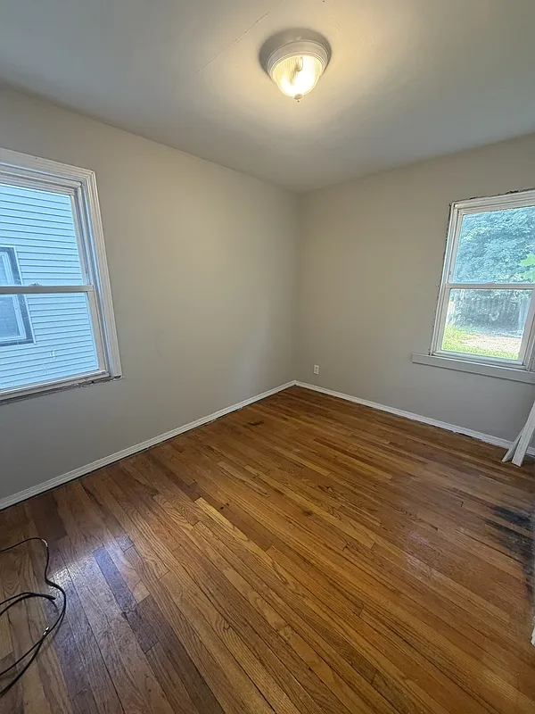 4 bed, 1.0 bath, 1187 sqft, $2,500 — Photo 3