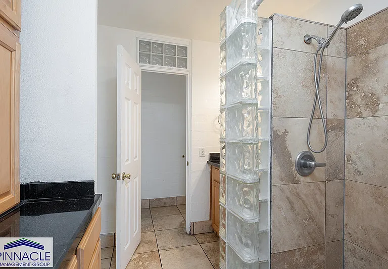 240 Liliuokalani Ave #402 — Photo 10