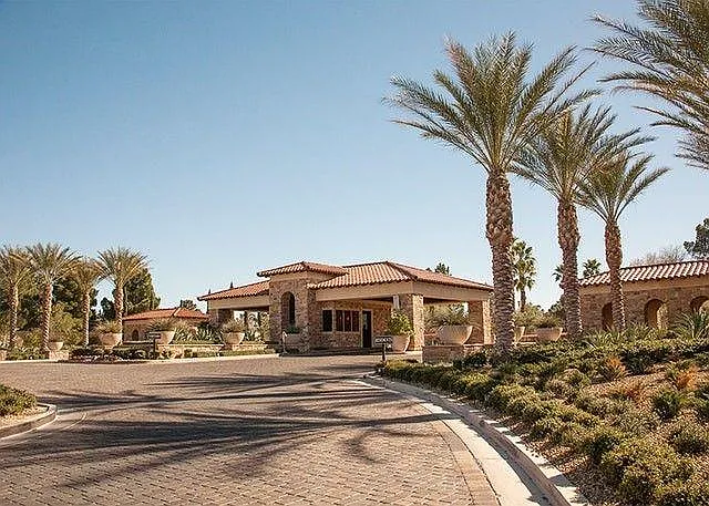5091 Breakers Ln — Photo 3