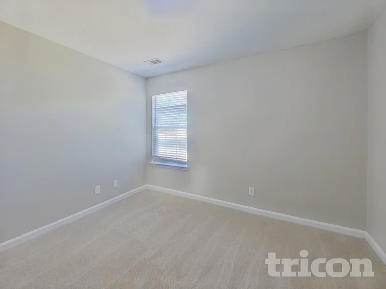 1030 Riverclift Dr — Photo 12