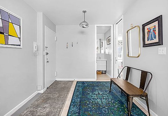 3rd image of 130 E 63rd St APT 10A
