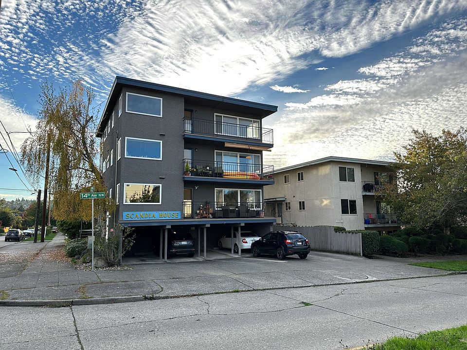 West side of building. Available unit is the top floor.
