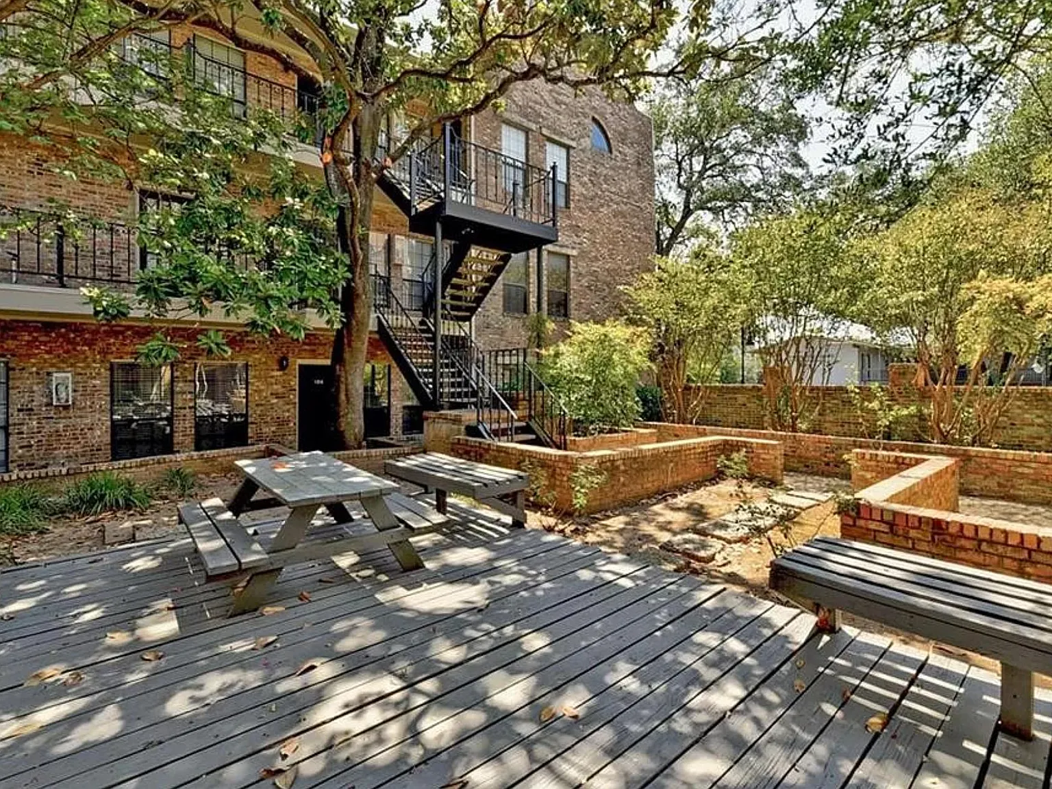 3 bed, 832 sqft, $2,250 — Photo 1