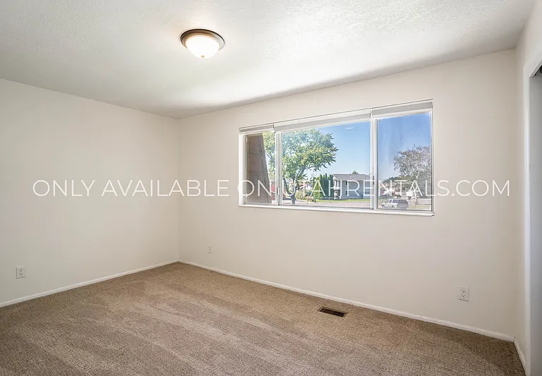 32 E 925 N — Photo 14