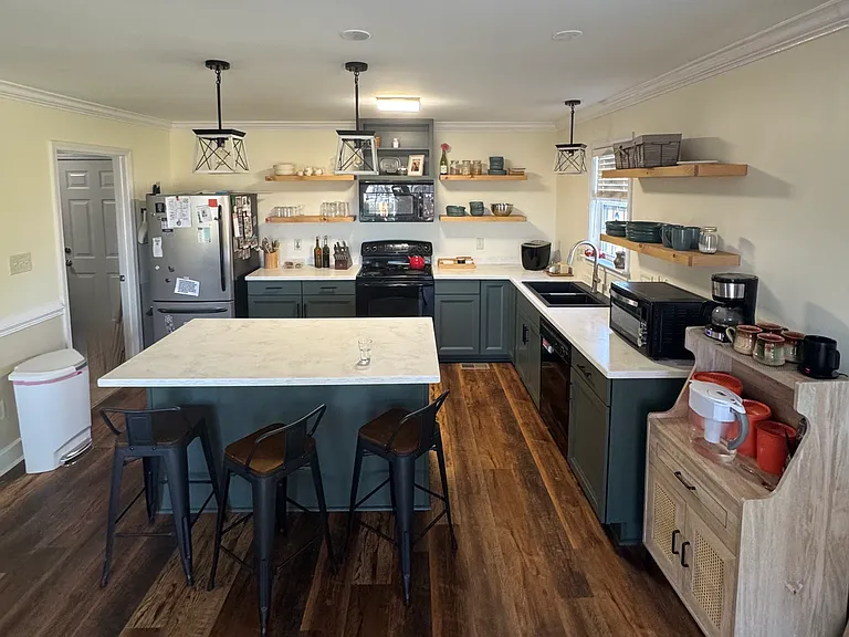 47 Ascott Cir — Photo 1