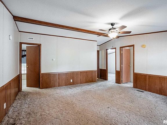 5th image of 370 Dove Ln
