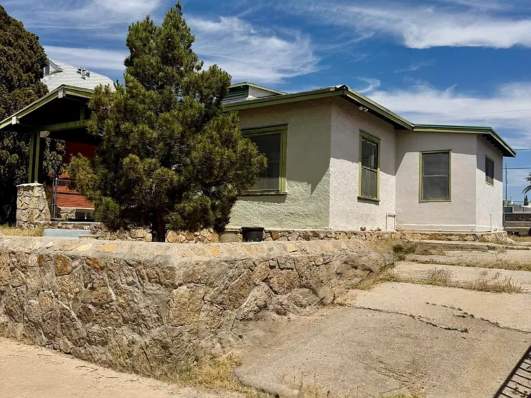 3203 Frankfort Ave — Photo 2