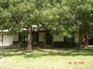1204 Belmont St, Gainesville, TX 76240