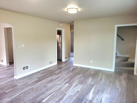 4th image of 9662 Bridgeport Way SW