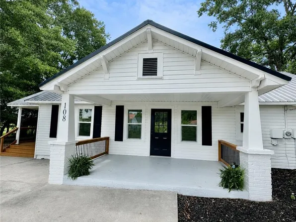 108 Boggs Dr, Townville, SC 29689