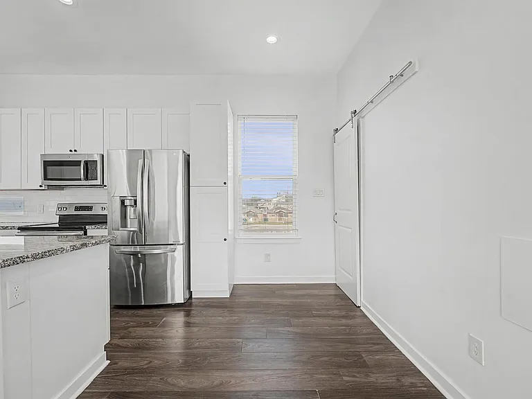 2714 Anita St — Photo 8