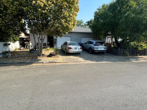 140 Oak Manor Court, Ukiah, CA 95482
