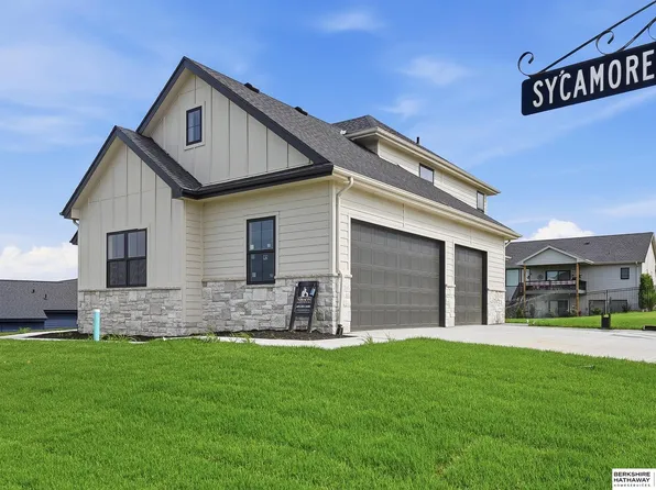 19031 Sycamore Dr, Gretna, NE 68028