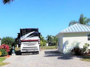 3022 E Riverbend Resort Blvd, Labelle, FL 33935