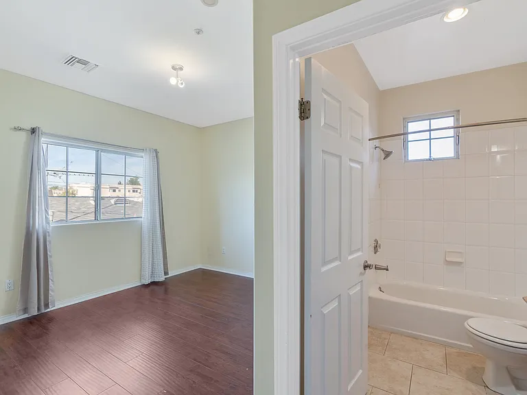 3911 Prospect Ave — Photo 34