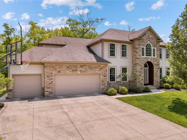 36900 Pepper Dr, Solon, OH 44139