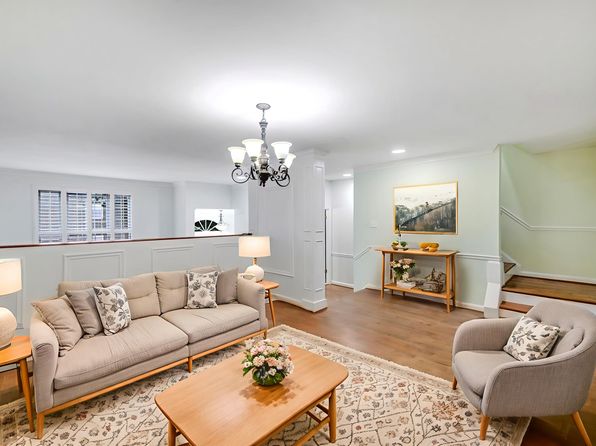 1427 McLean Mews Ct