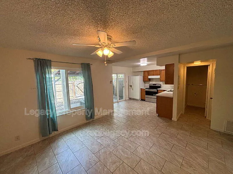 4 bed, 2.5 bath, 1475 sqft, $2,495 — Photo 4