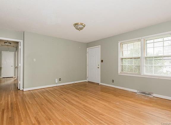 3rd image of 6134 Bridlewood Ln