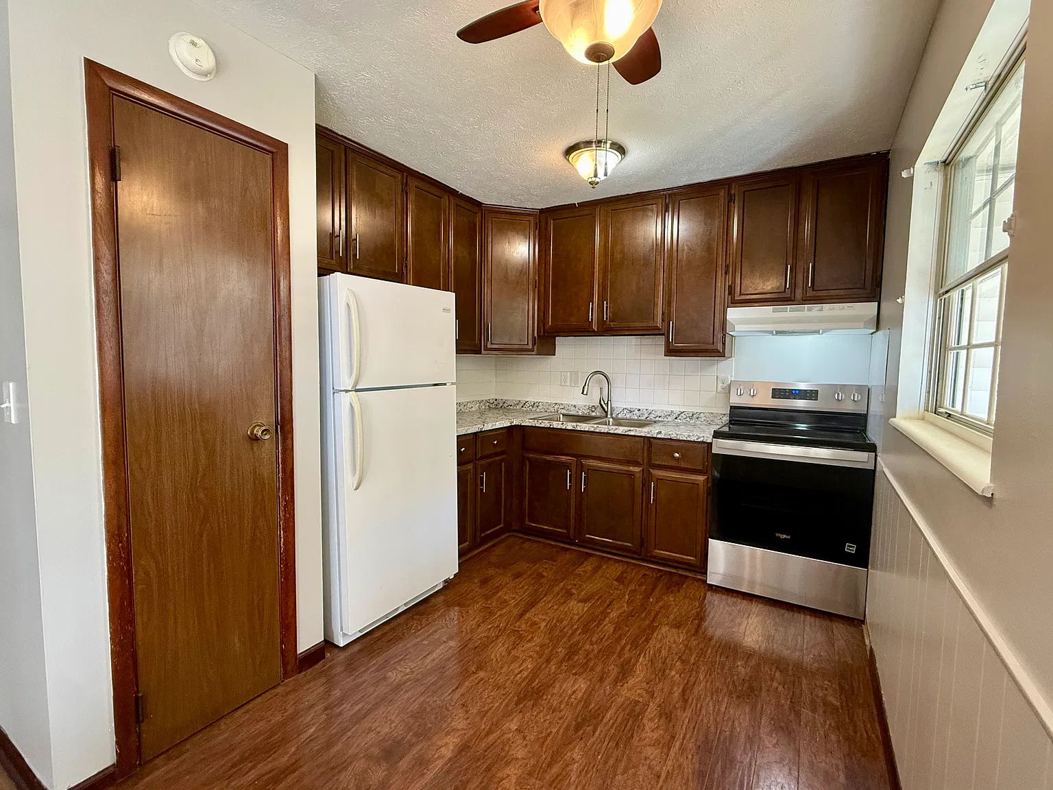 4 bed, 1.5 bath, 1254 sqft, $1,400 — Photo 2
