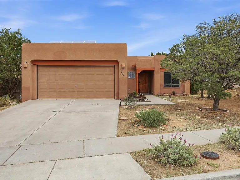 3224 Nizhoni Dr — Photo 2