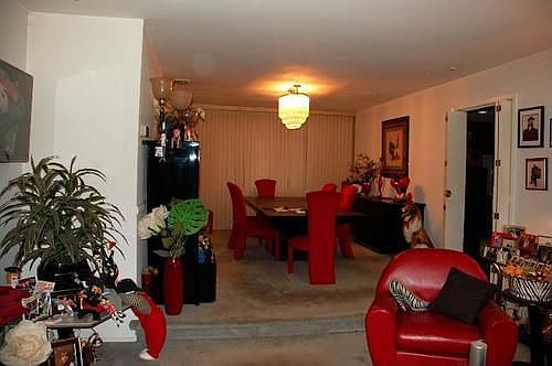 4th image of 8 Harriet Dr