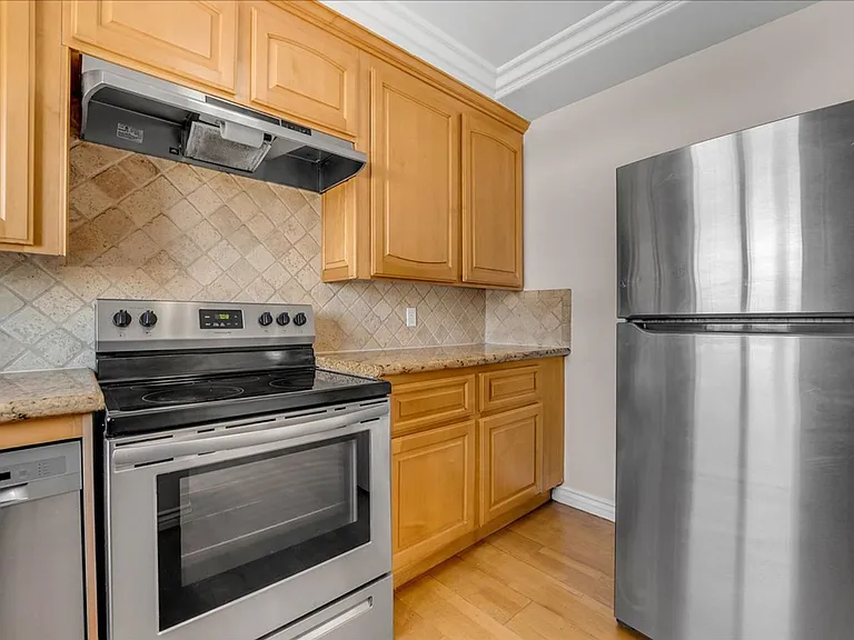 11661 Erwin St #15 — Photo 4