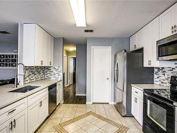 3rd image of 1517 Leeward Ln