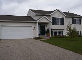 240 Pineview Dr, Belding, MI 48809