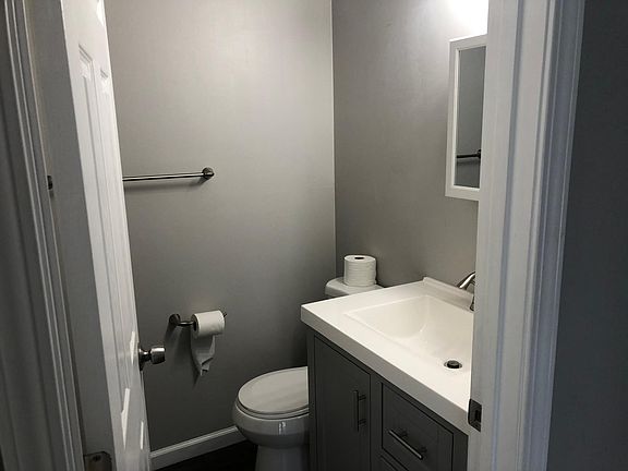3rd image of 844 Edgehill Dr APT 6