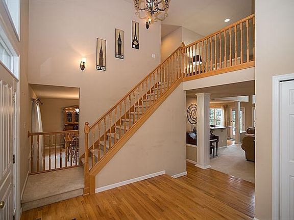 5th image of 313 Pembroke Dr