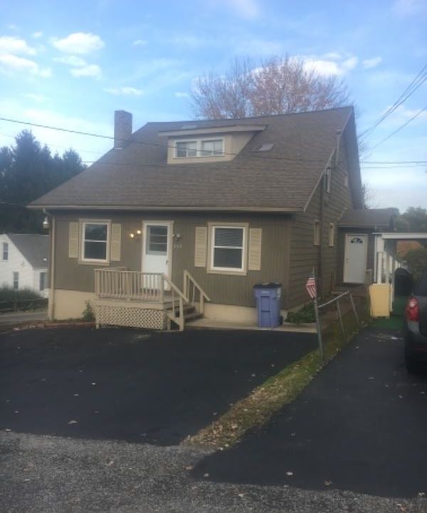 1st image of 400 Burrows Ave APT 2