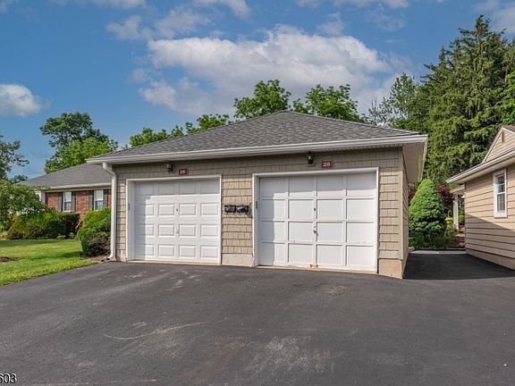 4th image of 28 Brandywyne Dr