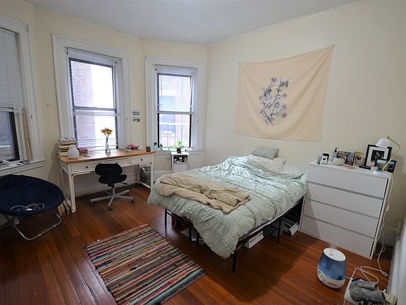 3rd image of 114 Hemenway St APT 1