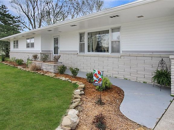 2nd image of 4712 Main St