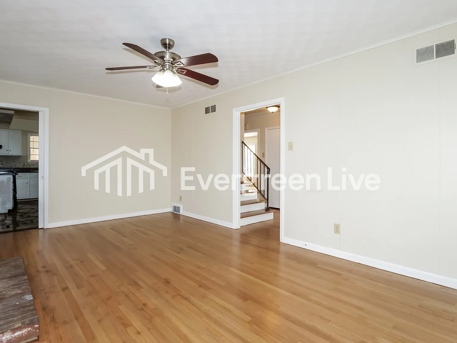 3 bed, 2.0 bath, 1724 sqft, $1,245 — Photo 3