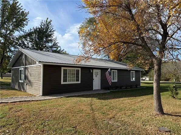 112 High St, Coffey, MO 64636