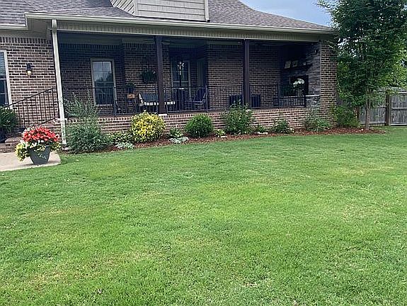 HUGE fenced yard