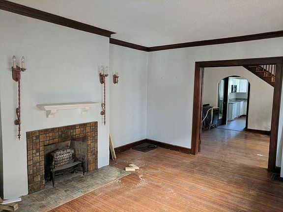 3rd image of 4060 Central Ave
