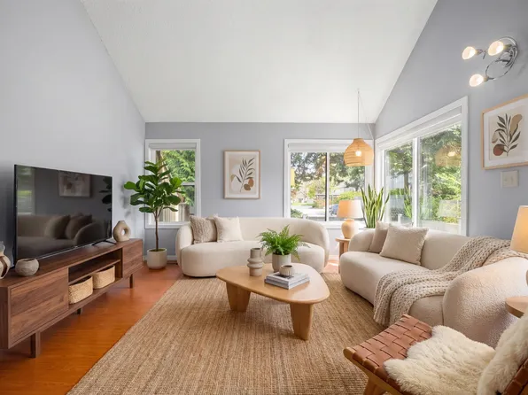 4725 Cedarglen Pl, Burnaby, BC V5G 4B6