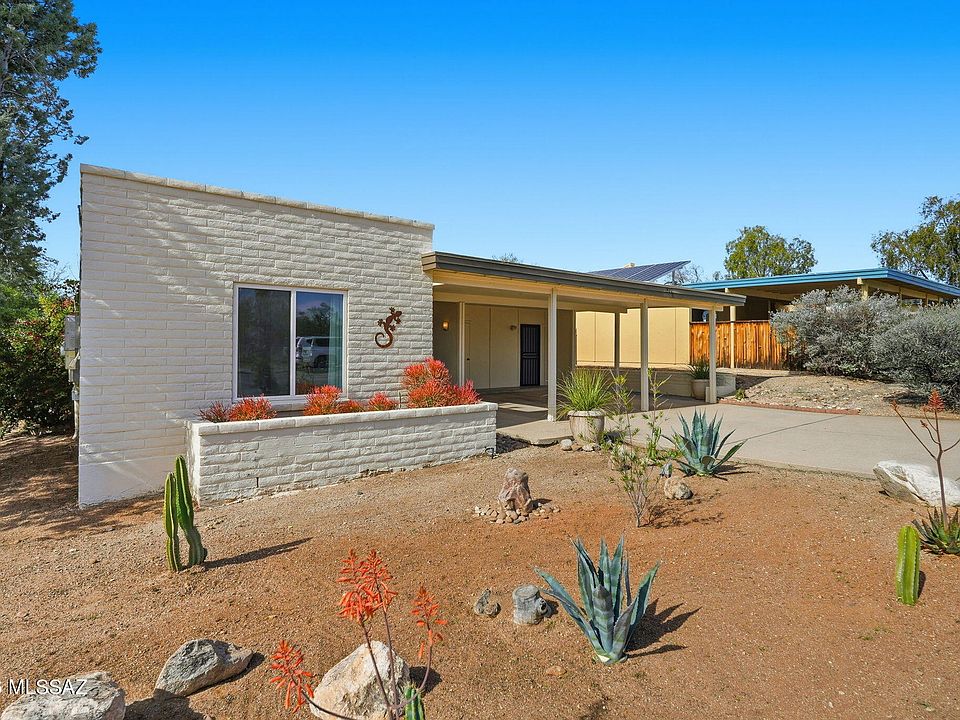 1st image of 1422 S Desert Vista Dr