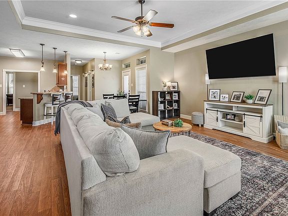 5th image of 1723 Creekside Cir