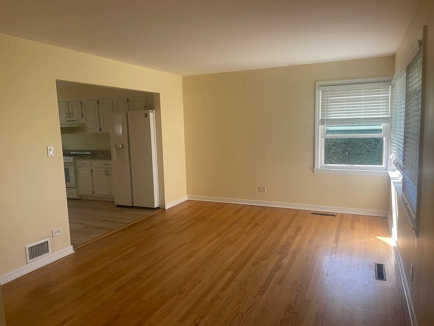 2 bed, 1001 sqft, $2,700 — Photo 2